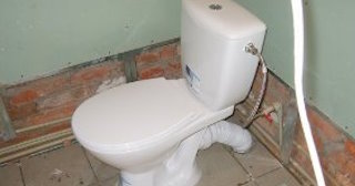 Установка приставного унитаза в Воркуте - монтаж и подключение, СантехДомВрк от 5101 рублей